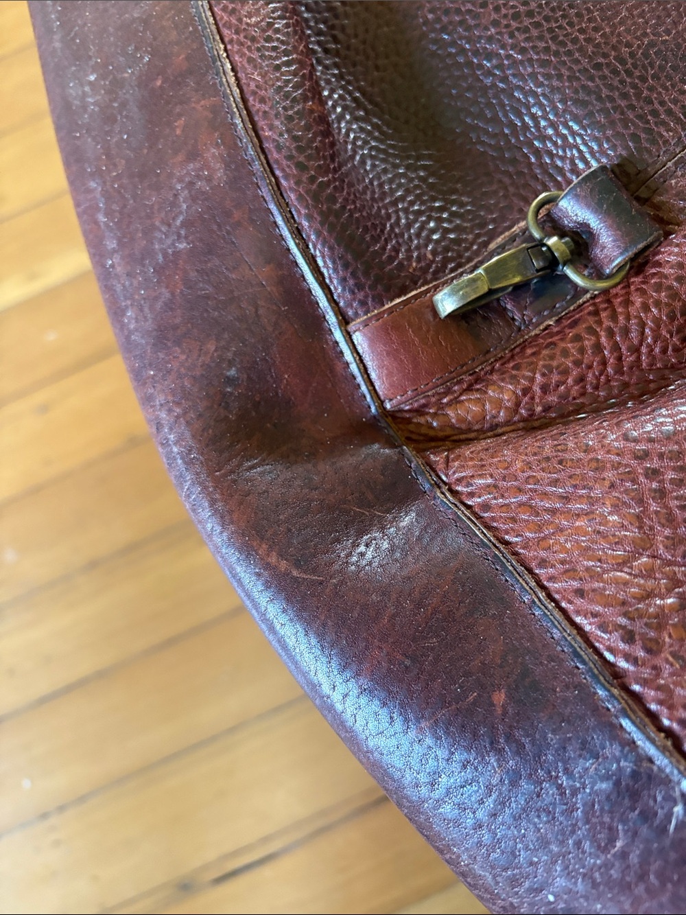 Large Unisex Vintage Brown Leather Travel/Messenger Bag - Picture 6 of 6